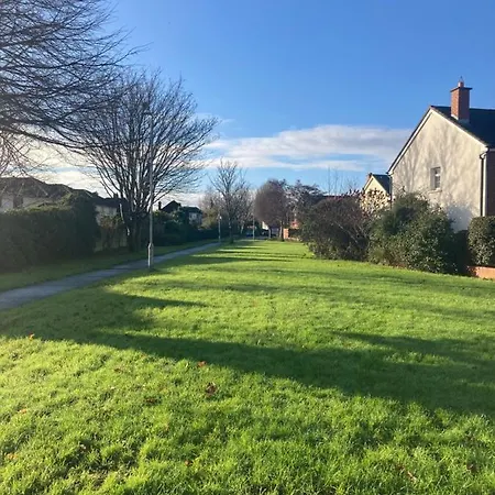 Villa Entire Terraced Two Story Redbrick House With Parking In Secluded Cul De Sac à Dublin Extérieur photo