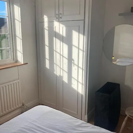 Villa Entire Terraced Two Story Redbrick House With Parking In Secluded Cul De Sac à Dublin Extérieur photo
